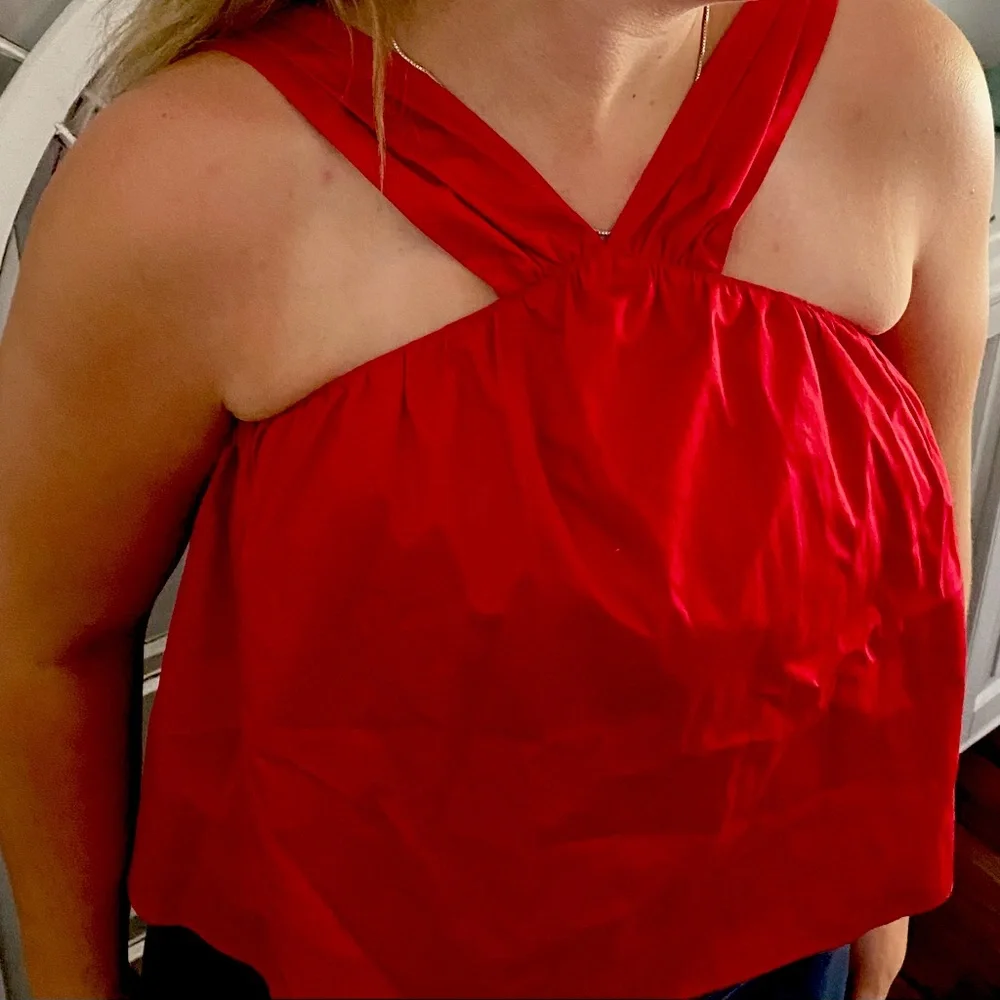 Red top - Picture 1 of 1
